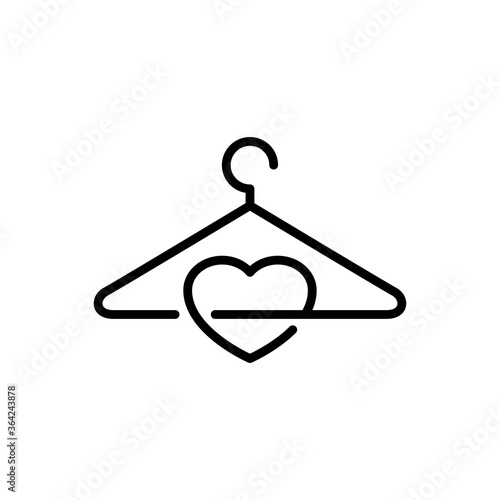 Concepto tienda de ropa. Logo lineal percha y corazón en color negro 