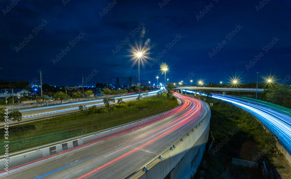 Fototapeta premium Long-exposure roads and bridges at night
