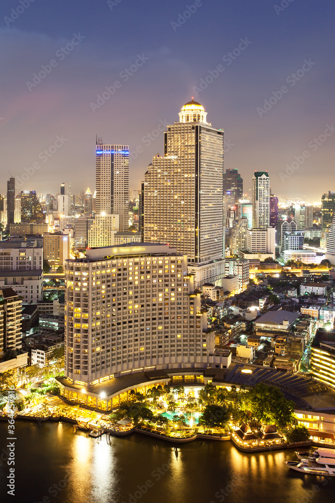 Obraz premium Bangkok Cityscape, Business building at district along the Chao Phraya river.
