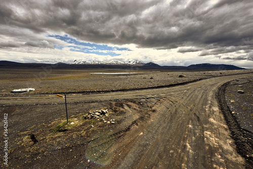 ISL - SUR LES ROUTES D ISLANDE