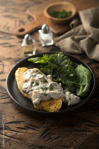Chicken with spinach and mushroom sauce