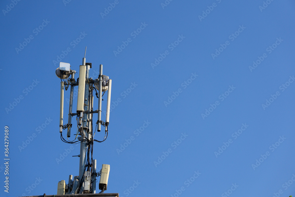 mobile network antennas placed on the roof