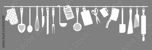 Auto collant pour décorer la vitrine de votre boutique avec des silhouettes blanches d’ustensiles pour la cuisine.