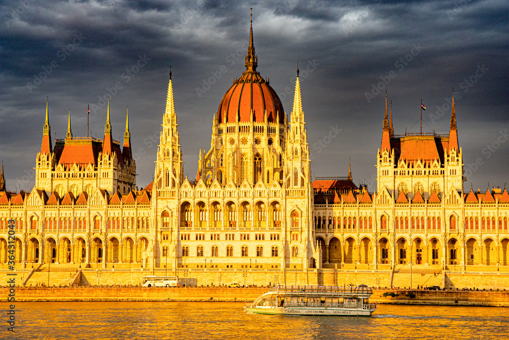 Budapest Parlament golden