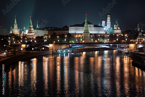 Paisaje urbano nocturno de Mosc    Rusia.