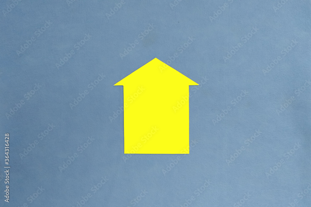 Naklejka premium The house is yellow on a blue background. Real estate, home sales, mortgages.