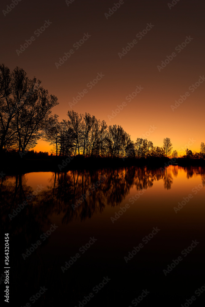 Obraz premium Morgendämmerung am See