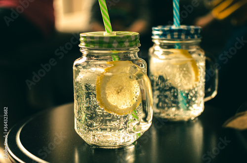 Wasser, Gurkenwasser, Zitronenwasser, Gurken- und Zitronenwasser, Karaffe, Sommer, Erfrischung photo