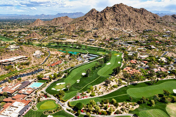 Fototapete Arizona Golfplatz am Mummy Mountain Arizona  © tim