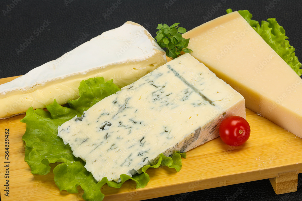 Cheese triangle mix - gorgonzola, brie, parmesan Cheese triangle mix - gorgonzola, brie, parmesan