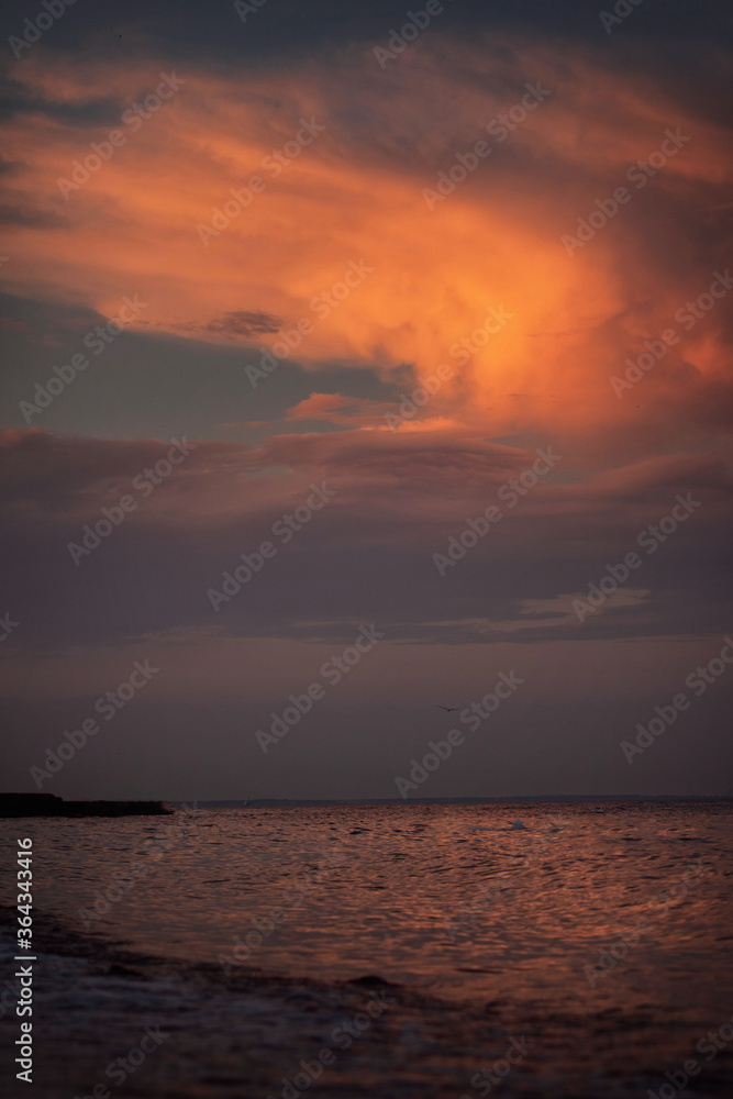 Fototapeta premium beautiful pink sky at sunset over the sea