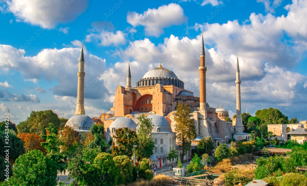 Obraz na płótnie Istanbul Turkey – April 05, 2019:  Sunny day architecture and Hagia Sophia Museum, in Eminonu, istanbul, Turkey   w salonie