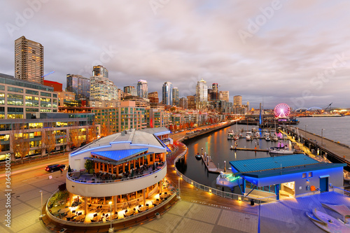 фотографія Seattle Skyline Showing the waterfront of Seattle After Sunset