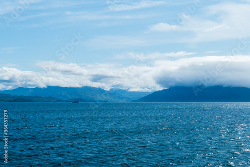 Blick von Armadale   ber das Meer nach Mallaig