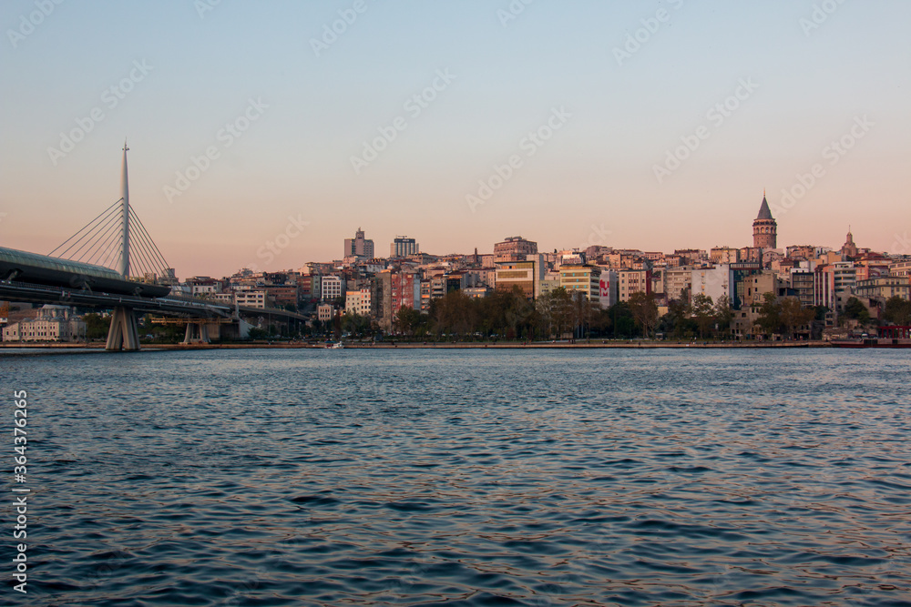 Fototapeta premium Galata Tower and Istanbul
