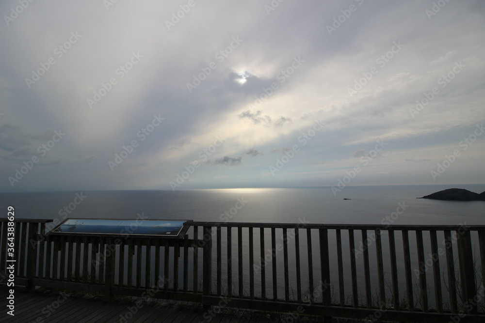 海面を照らす太陽光