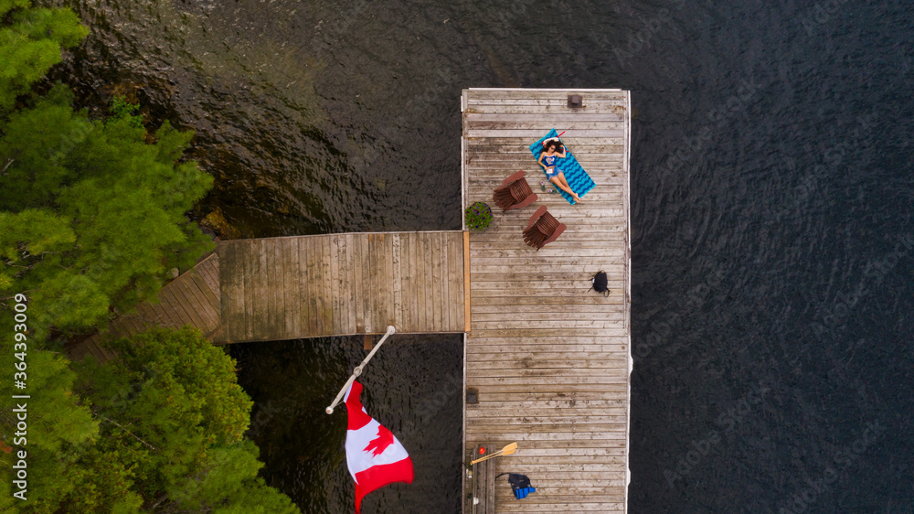 Foto Stock From above, a wooden dock graces the serene Muskoka ...