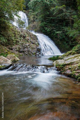 八汐滝・八塩滝と清流 (竜頭八重滝県立自然公園 / 島根県） © Nature Land