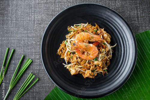 Pad thai, noodles, lunch, restaurant, copy space, vegetable, lime, ingredient, lemon, stir, top view, shrimp, garlic, Thai food, leaf, meal, noodle, seafood, chicken, tofu, egg, sauce, siam, thai food