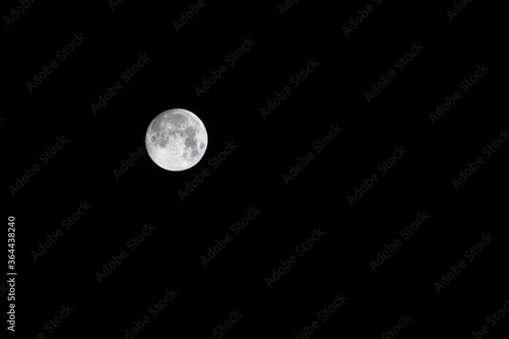 Obraz premium full moon and dark background 