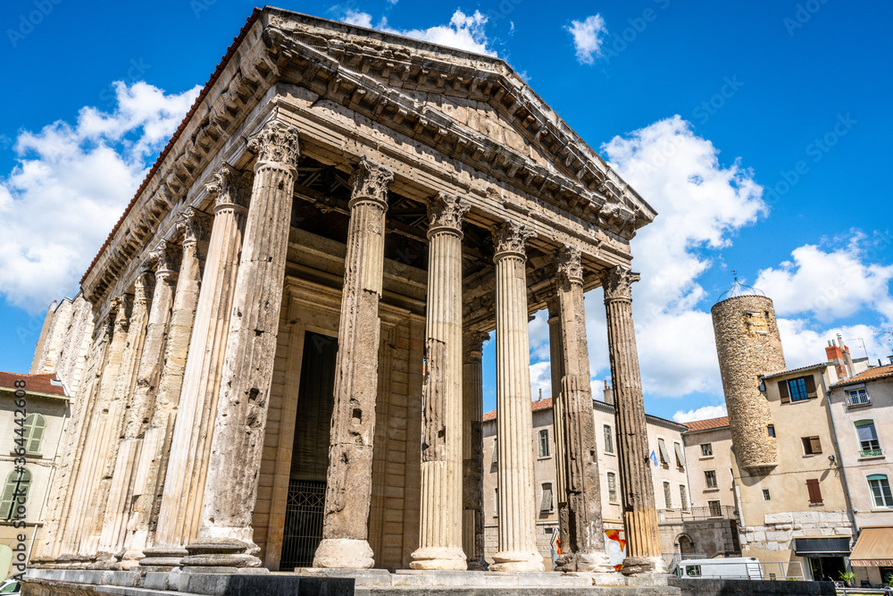 Obraz premium Side view of Auguste and Livie or Augustus and Livia temple an ancient roman temple in Vienne France