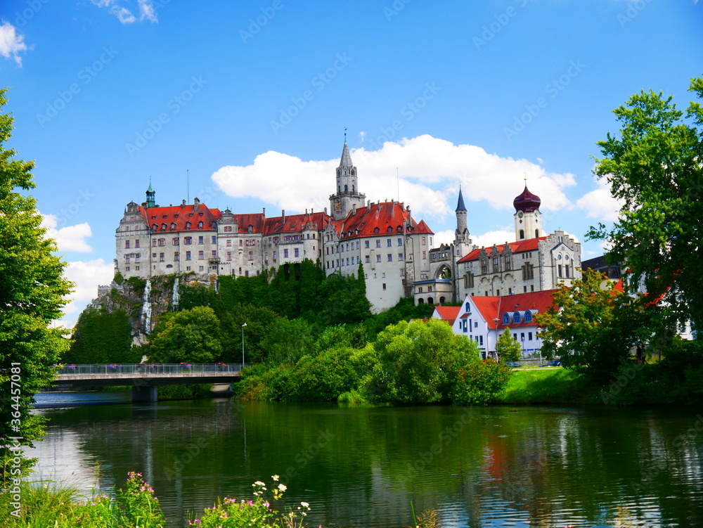 Sigmaringen, Deutschland: Das Hohenzollernschloss liegt an der Donau