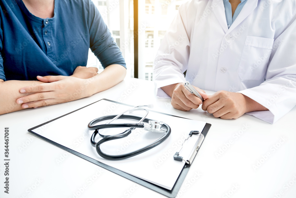Female doctors who treat patients make an appointment to listen to the results after a physical examination and explain medical information and diagnose the disease. Medical concepts and good health Female doctors who treat patients make an appointment to listen to the results after a physical examination and explain medical information and diagnose the disease. Medical concepts and good health
