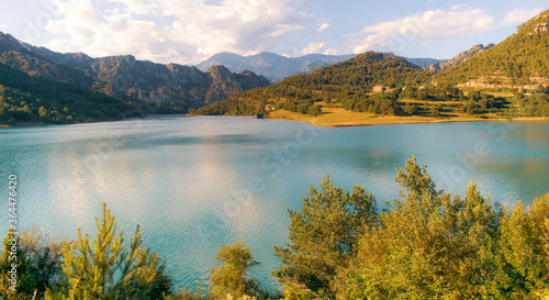 Fototapeta Naklejka Na Ścianę i Meble -  beautiful lake with mountains and little little cottage