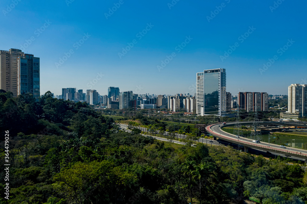 Fotos aéreas de parques em São Paulo, contraste da Natureza e o asfalto Fotos aéreas de parques em São Paulo, contraste da Natureza e o asfalto