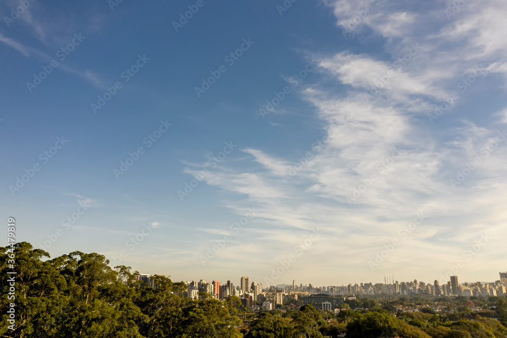 Fotos aéreas de parques em São Paulo, contraste da Natureza e o asfalto