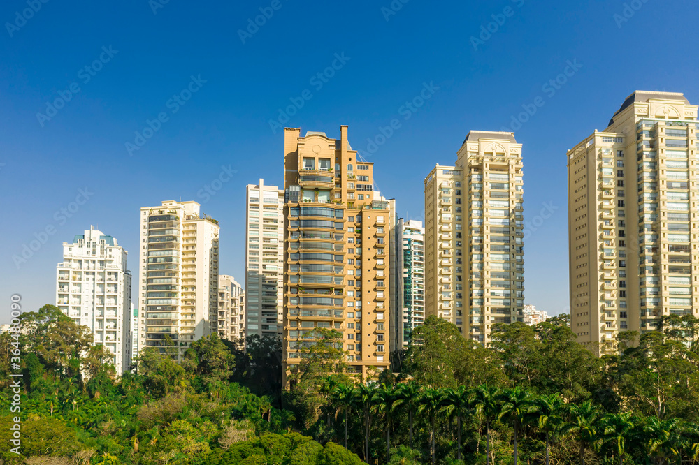 Fotos aéreas de parques em São Paulo, contraste da Natureza e o asfalto