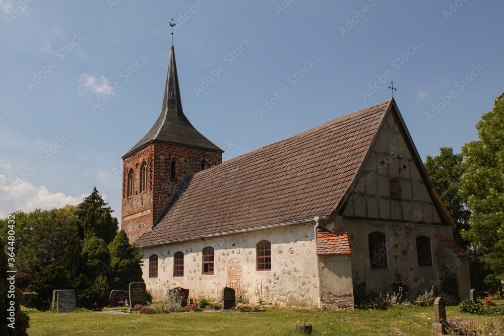 Dorfkirche im vorpommerschen Meesiger