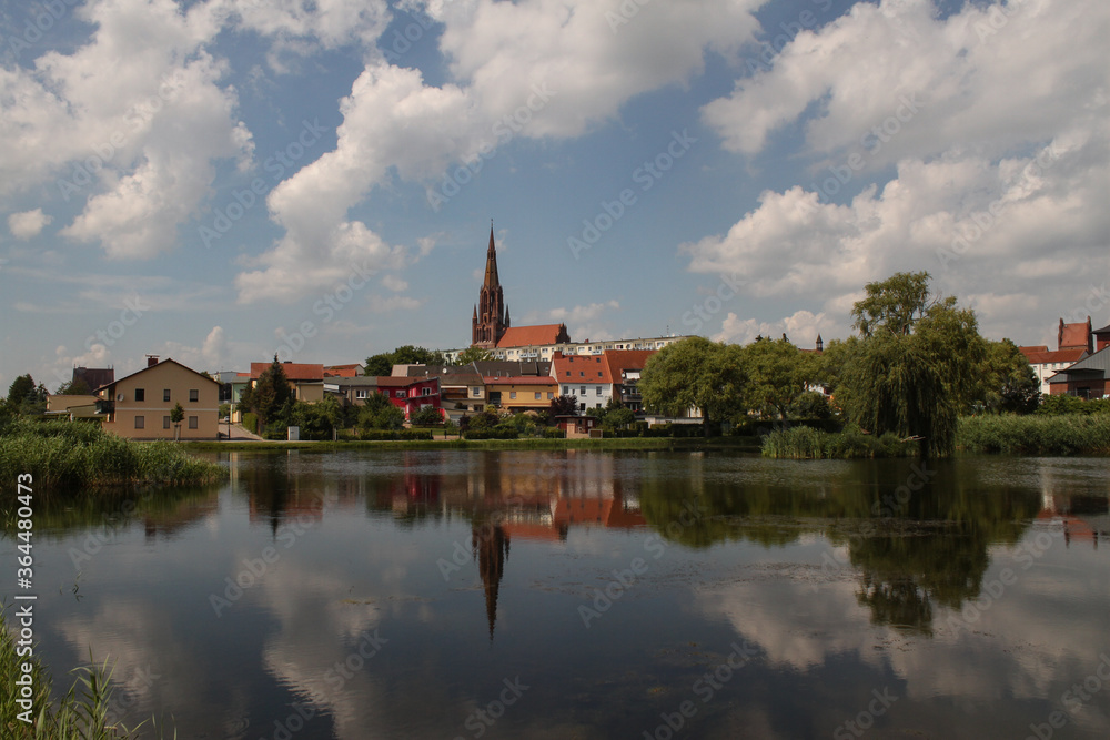 Hansestadt Demmin; Blick über den Schwanenteich auf den Stadtkern