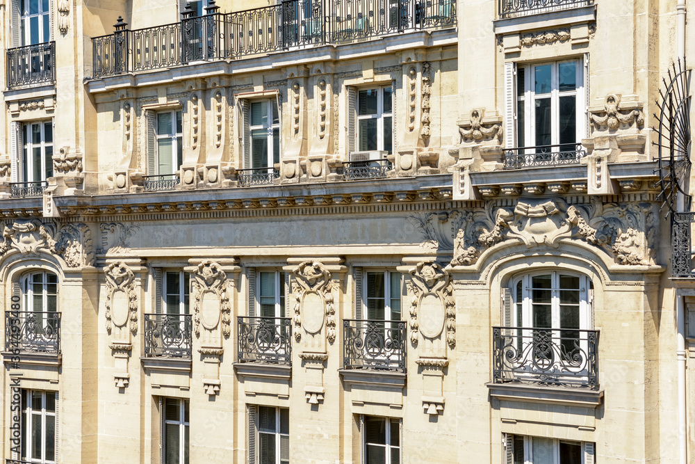 Obraz premium Façade d'un immeuble parisien