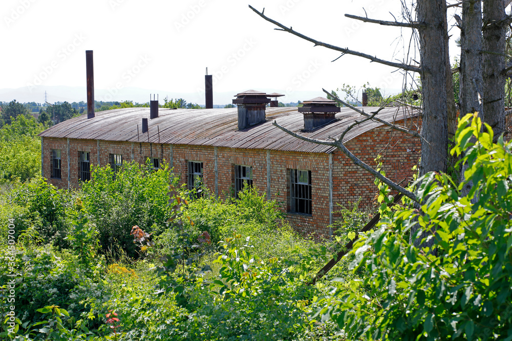 Eine alte Schmiede in einem aufgelassenen Bahnhof der Verbindungsbahnen des Weinviertels in Niederösterreich