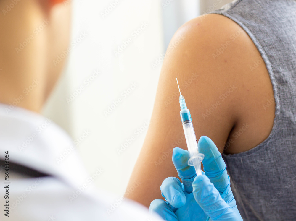 The doctor prepared a syringe to inject the patient with the underlying symptoms in the hospital. The doctor prepared a syringe to inject the patient with the underlying symptoms in the hospital.