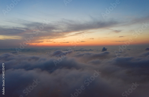 Obraz na płótnie sunset over the clouds w salonie