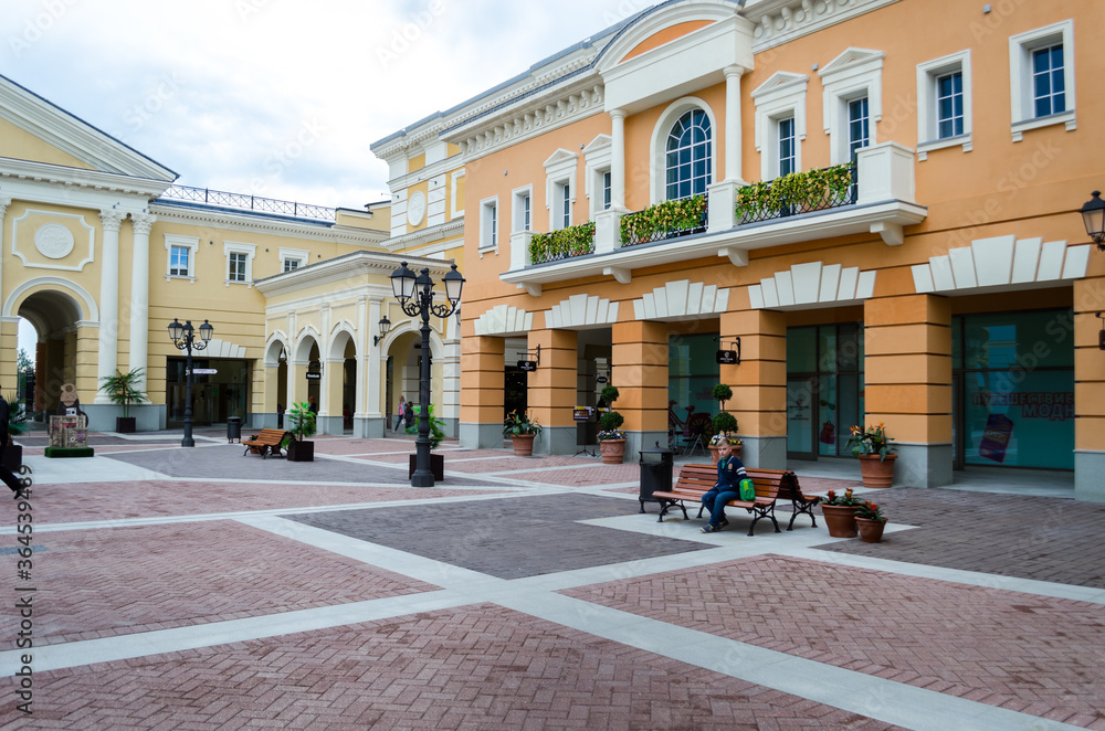 Shopping center - Pulkovo Discount in St. Petersburg. Open-air market.