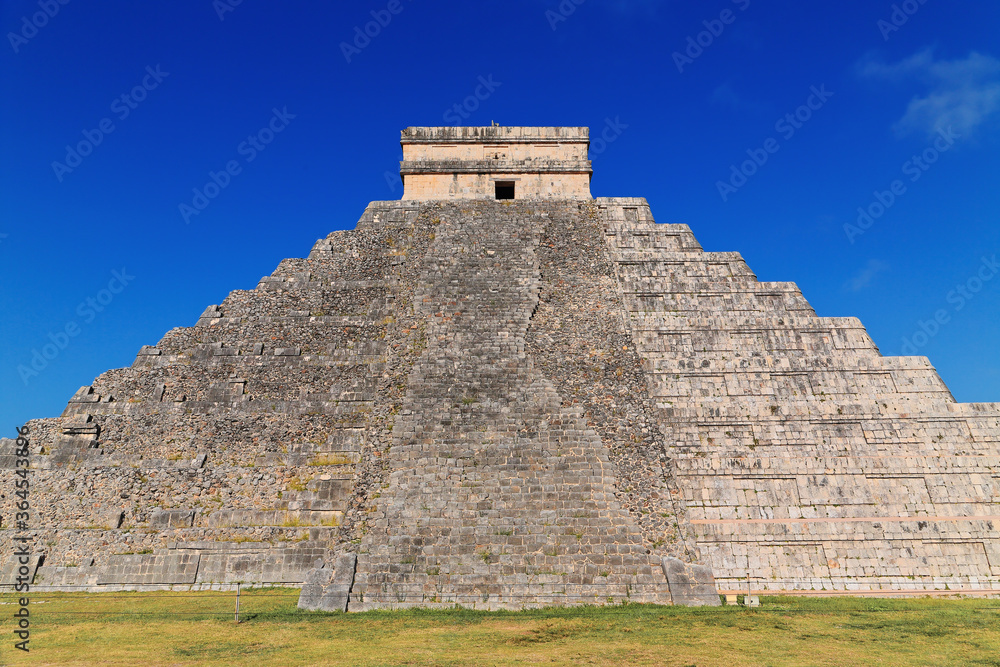 Chichen Itza - El Castillo - sunny side