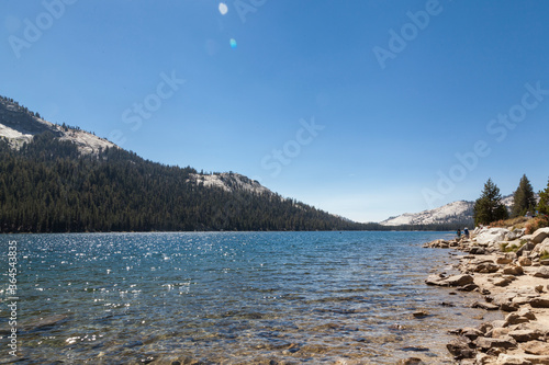 lago del parque nacional de yosemite en EEUU photo