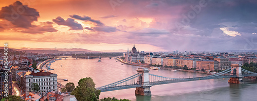 Canvas Print Colorful sunset over Budapest, Hungary