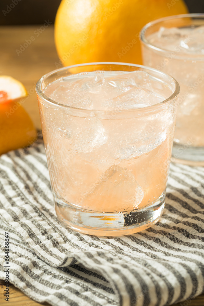 Refreshing Cold Sparkling Grapefruit Water Refreshing Cold Sparkling Grapefruit Water