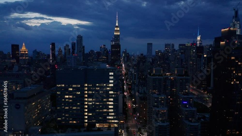 Wallpaper Mural dusk flying clockwise view of midtown Manhattan Torontodigital.ca