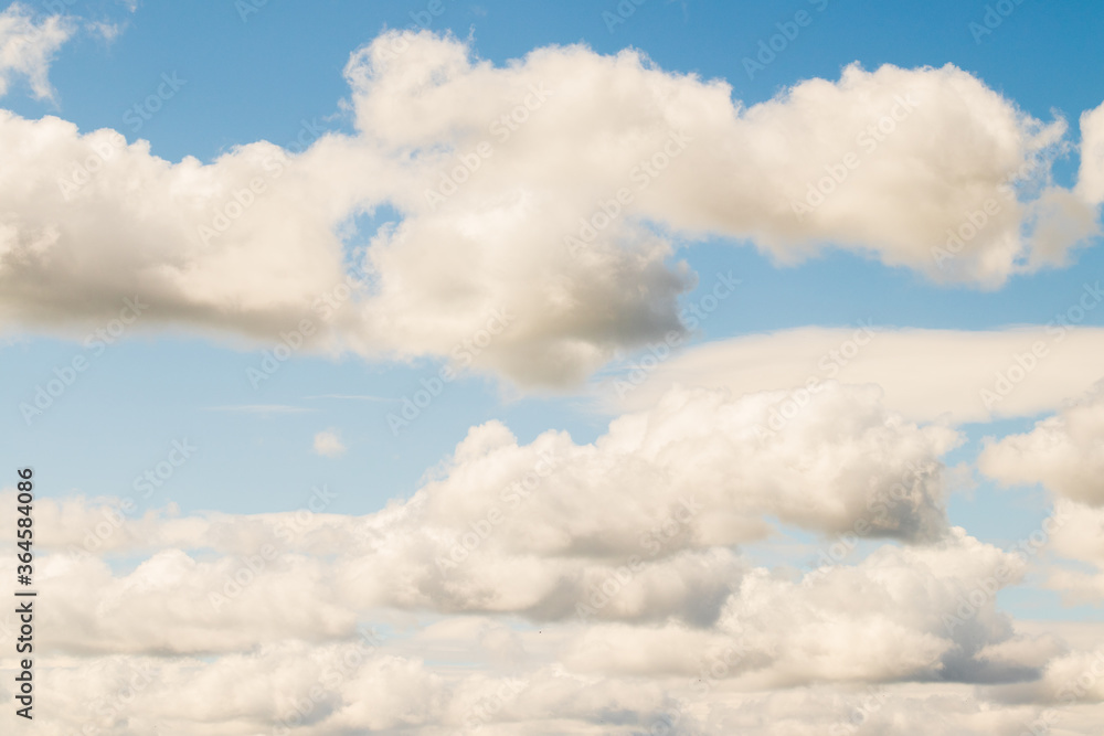 Obraz premium White cumulus clouds in the sky for background