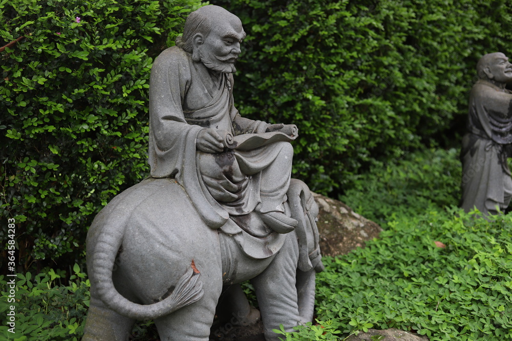 Statue in Zu Lai Temple in Brazil - Estátua no Templo Zu Lai em Cotia/SP, Brasil