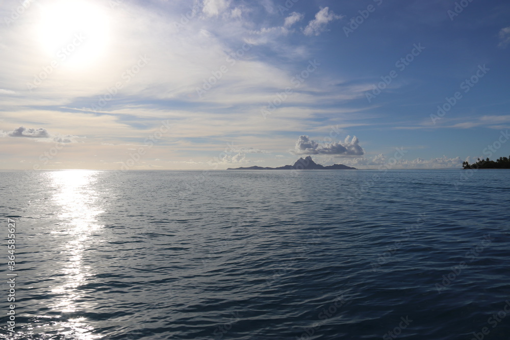 Bora Bora vue depuis le lagon de Taha'a, Polynésie française