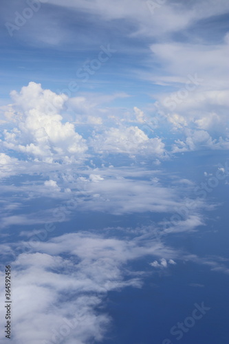 Fototapeta Naklejka Na Ścianę i Meble -  Nuages dans le ciel au dessus de la mer, Polynésie française