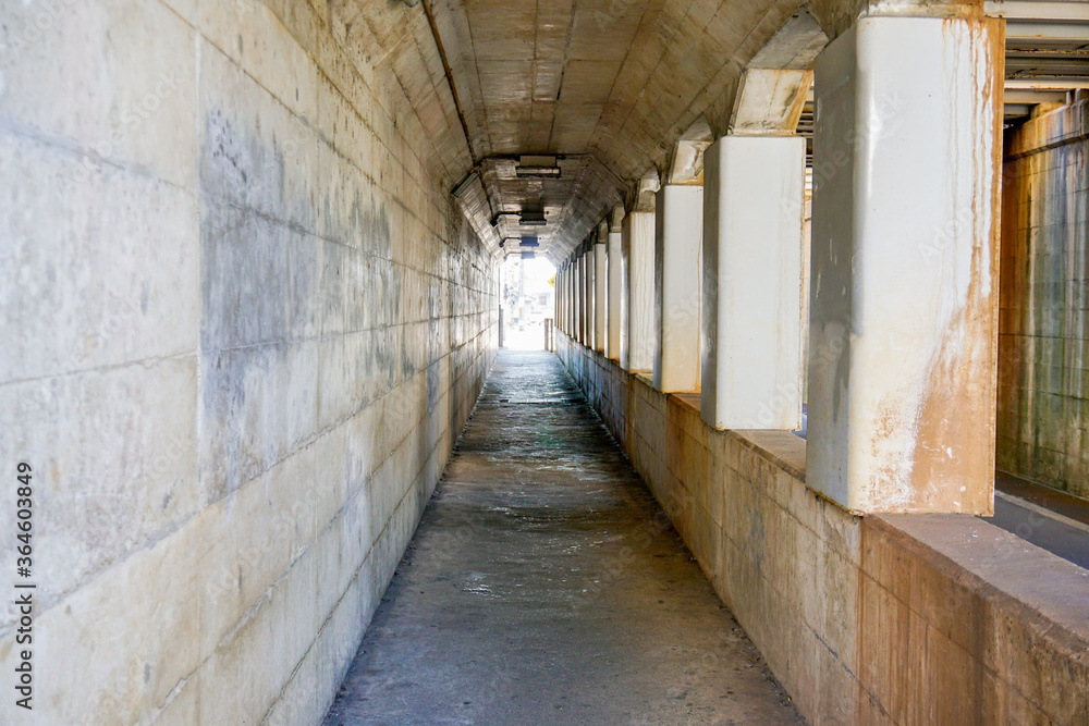 トンネル　イメージ