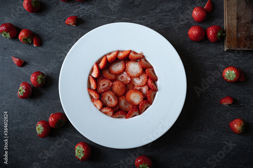 dessert, tartare de fraise photo