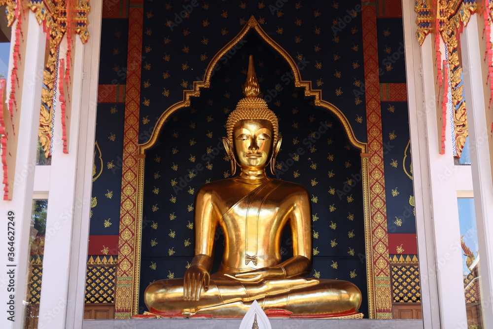 Obraz premium Golden Buddha statue in Thailand